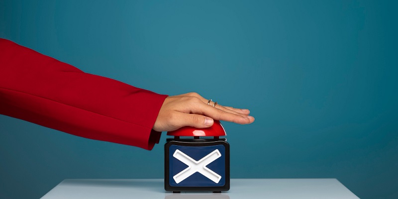 Mastering the Art of Declining a Job Offer: Professionalism, Gratitude, and Staying Connected