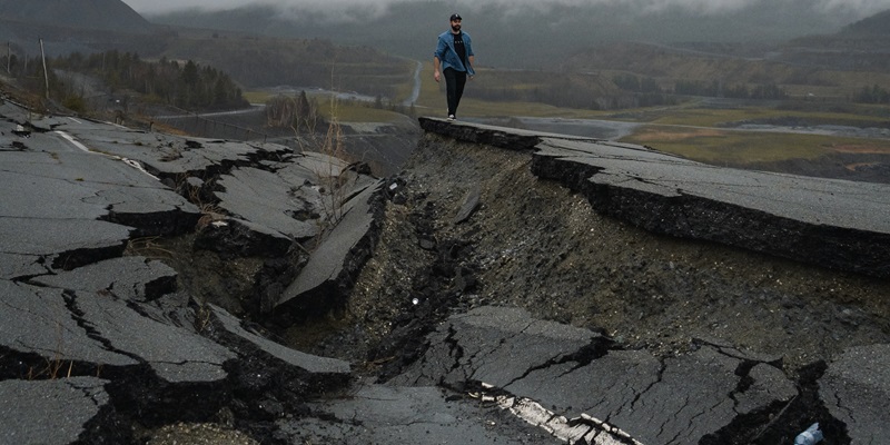 Seismic Shifts: The Role of Artificial Intelligence in Revolutionizing Earthquake Early Warning Systems