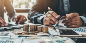 Seamless Money Moves: How Embedded Finance Transforms Commerce