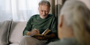 Why Should Retirees Keep Their Payslips Organized?