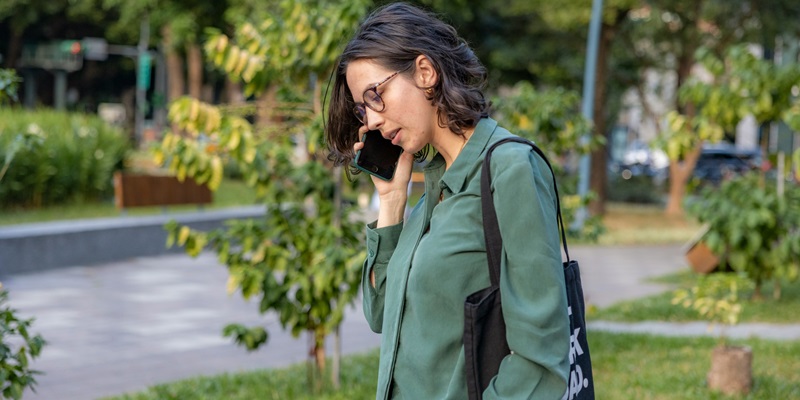 How Does the Galaxy A55 5G Redefine Mid-Range Phones?